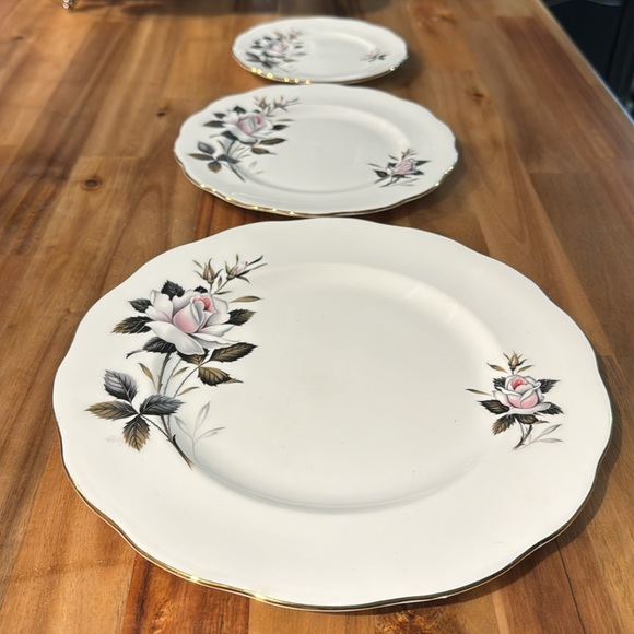 Royal Albert “Queen Messenger “ Plate Trio - Picture 2 of 6